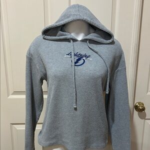 Tampa Bay Lightening NHL Gray Hoodie with Blue Logo. Wear by Erin Andrew’s. Med